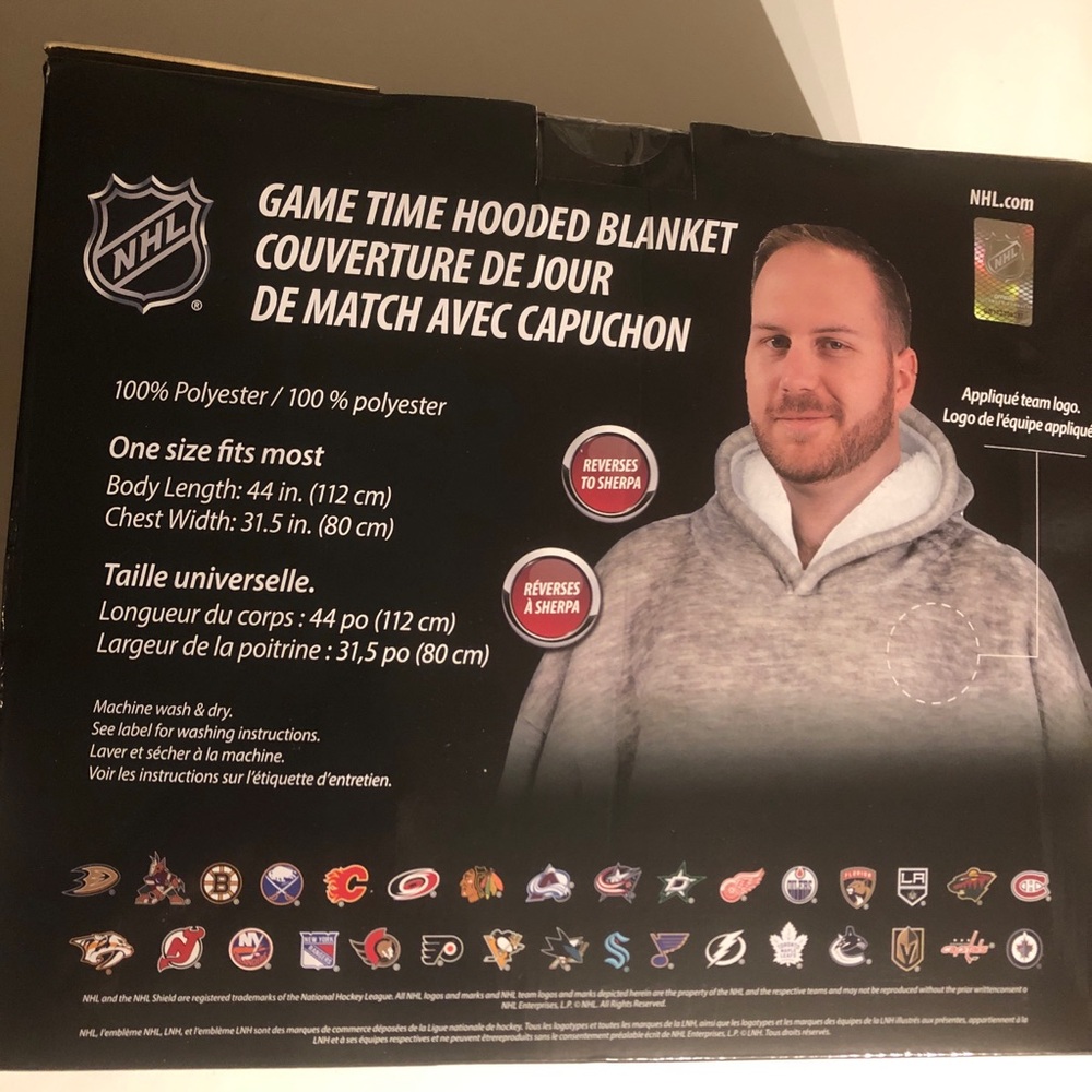 NHL Game Time Hooded Blanket Winning Jets